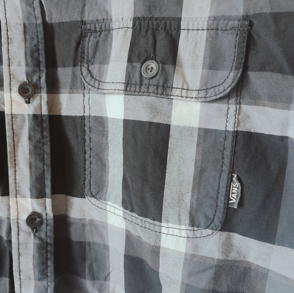 Van's Men's Short Sleeve Collared Button Up Shirt, Gray Plaid, Size M. - Picture 2 of 11